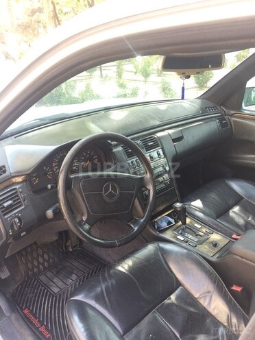 Mercedes E 320 1996, 283,822 km - 3.2 л - Bakı