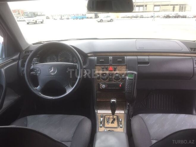 Mercedes E 240 1999, 315,000 km - 2.6 l - Sumqayıt