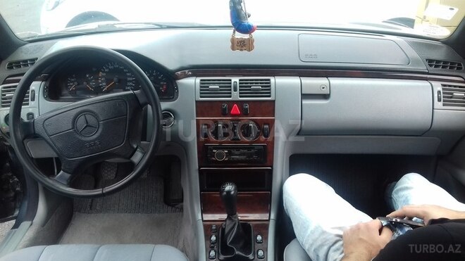 Mercedes E 200 1997, 235,863 km - 2.0 l - Gəncə