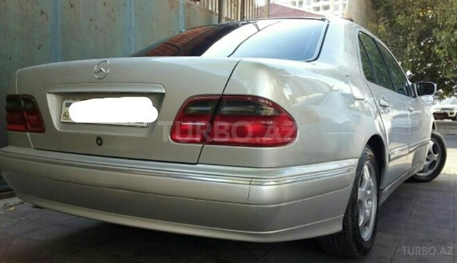 Mercedes E 220 2001, 230,000 km - 2.2 l - Bakı