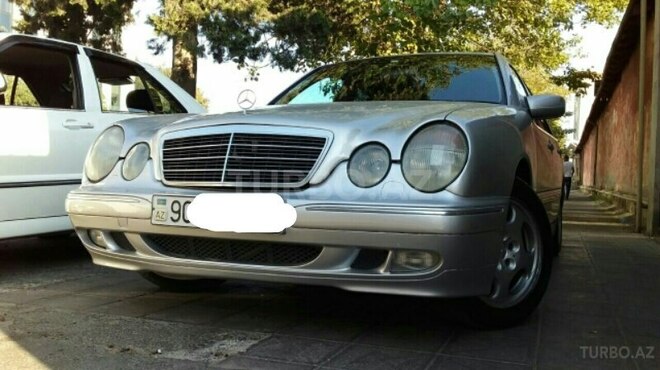 Mercedes E 220 2001, 230,000 km - 2.2 l - Bakı