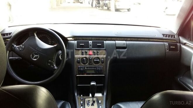 Mercedes E 220 2001, 230,000 km - 2.2 l - Bakı