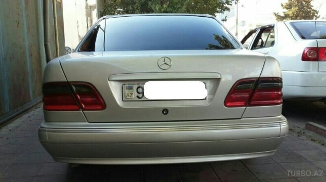 Mercedes E 220 2001, 230,000 km - 2.2 l - Bakı