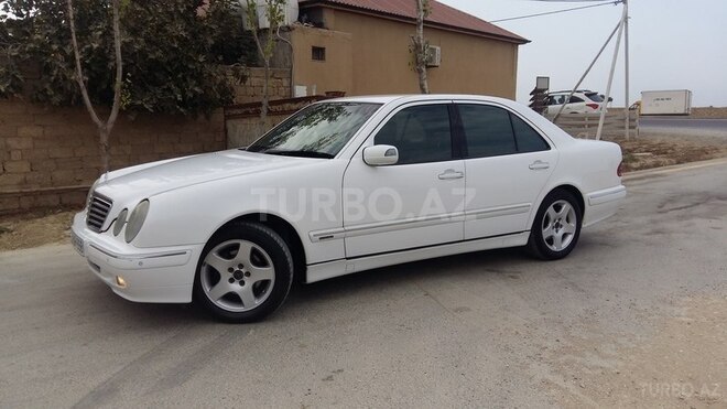 Mercedes E 220 2001, 260,000 km - 2.2 l - Bakı