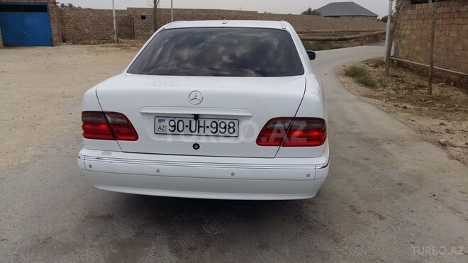 Mercedes E 220 2001, 260,000 km - 2.2 l - Bakı