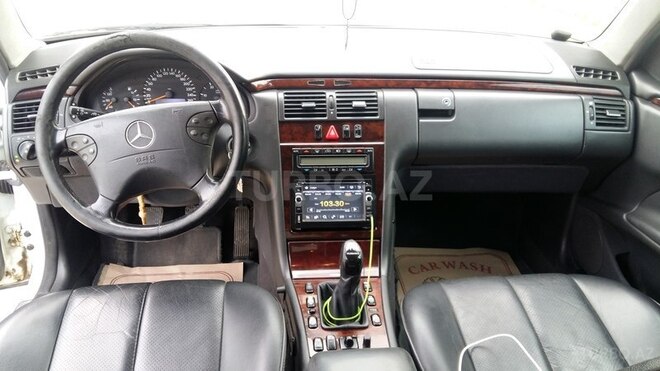 Mercedes E 220 2001, 260,000 km - 2.2 l - Bakı