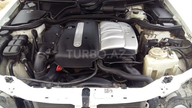 Mercedes E 220 2001, 260,000 km - 2.2 l - Bakı