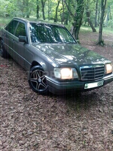 Mercedes E 200 1991, 360,000 km - 2.0 l - Xudat