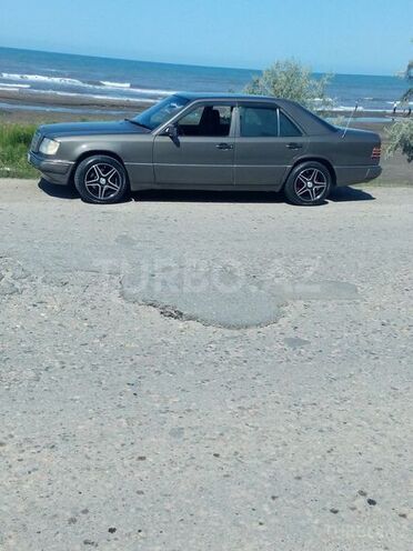Mercedes E 200 1991, 360,000 km - 2.0 l - Xudat