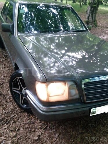 Mercedes E 200 1991, 360,000 km - 2.0 l - Xudat