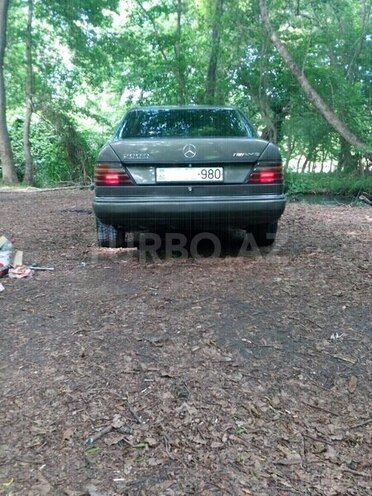 Mercedes E 200 1991, 360,000 km - 2.0 l - Xudat