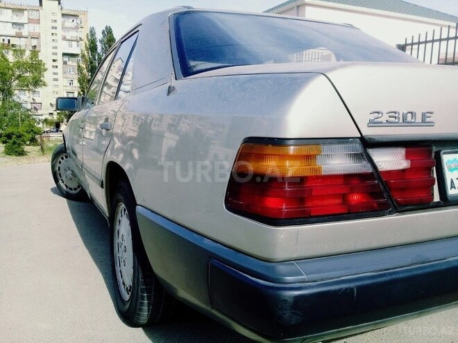 Mercedes E 240 1988, 254,000 km - 2.3 л - Bakı