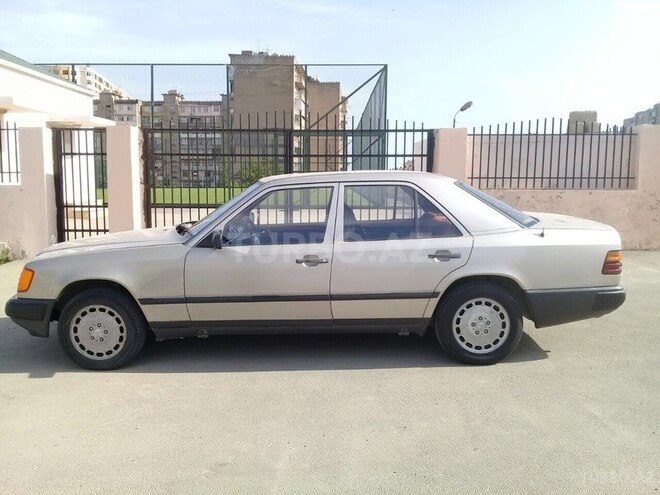Mercedes E 230 1988, 247,000 km - 2.3 л - Bakı