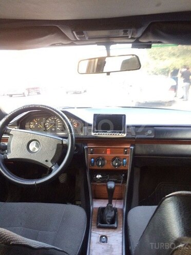 Mercedes E 230 1990, 230,000 km - 2.3 l - Bakı