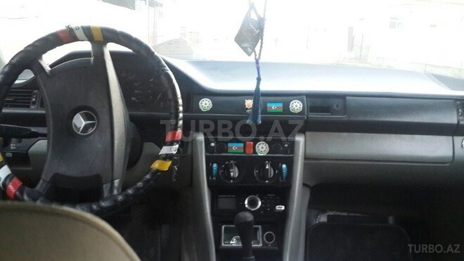 Mercedes E 200 1989, 320,000 km - 2.0 l - Bakı