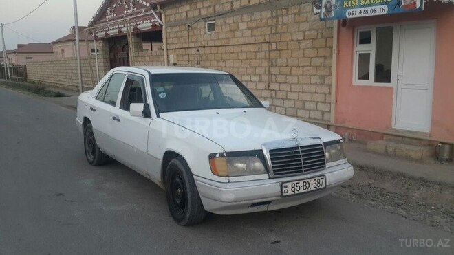 Mercedes E 200 1989, 320,000 km - 2.0 l - Bakı