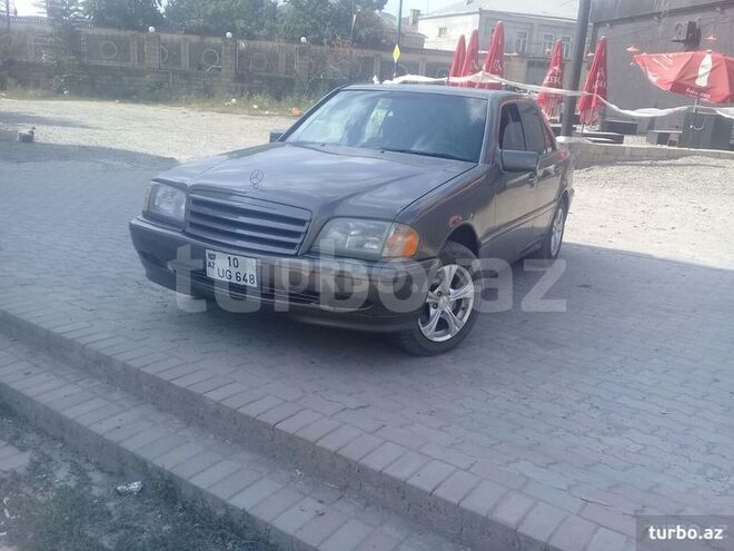 Mercedes C 220 1994, 940,000 km - 2.2 l - Quba