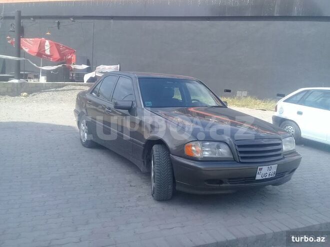 Mercedes C 220 1994, 940,000 km - 2.2 l - Quba