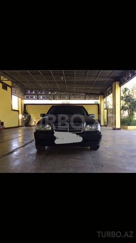 Mercedes C 200 1997, 242,000 km - 2.0 l - Saatlı
