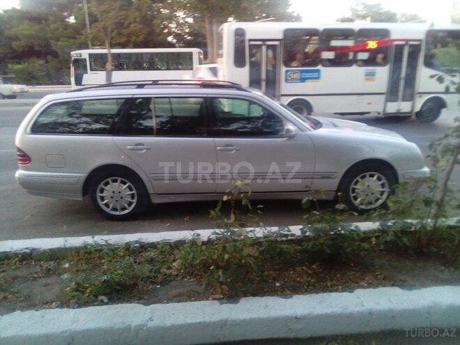 Mercedes E 220 2001, 320,000 km - 2.2 l - Bakı