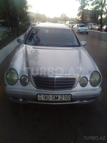 Mercedes E 220 2001, 320,000 km - 2.2 l - Bakı
