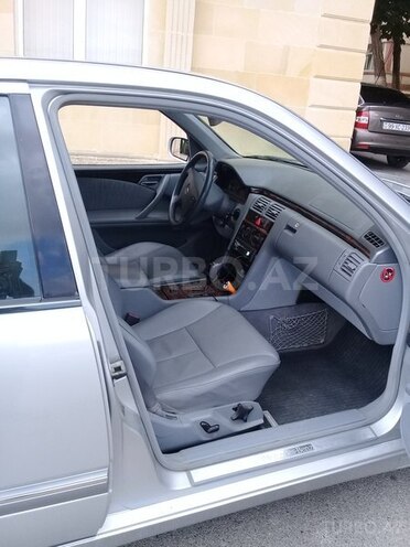 Mercedes E 200 2000, 230,000 km - 2.0 l - Şamaxı