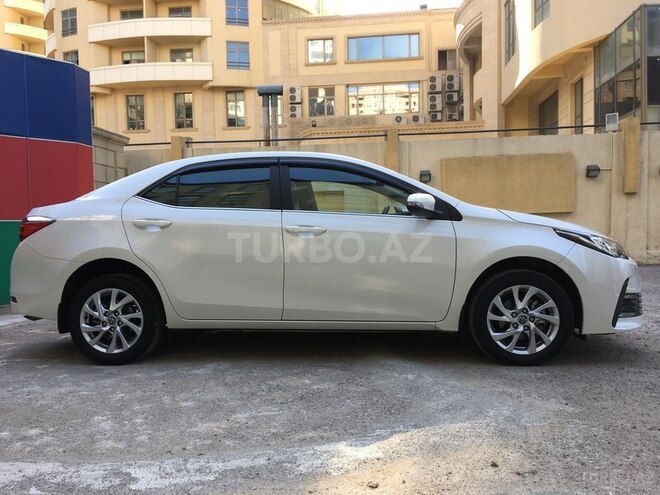 Toyota Corolla 2016, 13,000 km - 1.6 л - Bakı