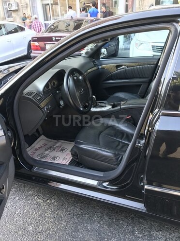Mercedes E 220 2004, 298,000 km - 2.2 l - Bakı