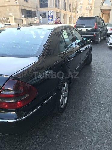 Mercedes E 220 2004, 298,000 km - 2.2 l - Bakı