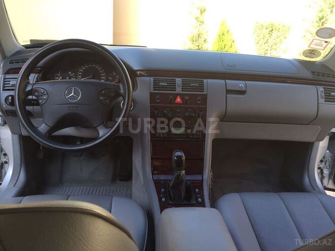 Mercedes E 220 2000, 141,000 km - 2.2 l - Bakı