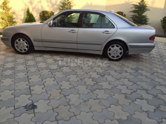 Mercedes E 220 2000, 141,000 km - 2.2 l - Bakı