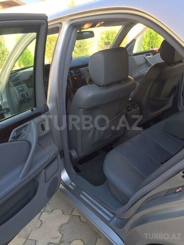 Mercedes E 220 2000, 141,000 km - 2.2 l - Bakı