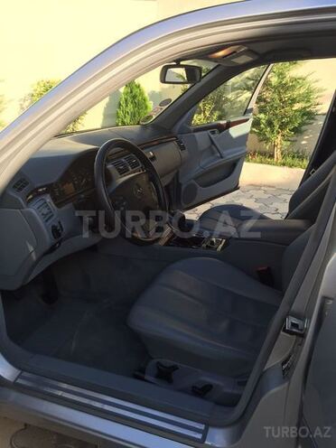 Mercedes E 220 2000, 141,000 km - 2.2 l - Bakı