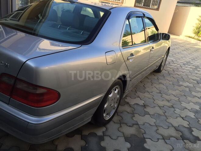 Mercedes E 220 2000, 141,000 km - 2.2 l - Bakı