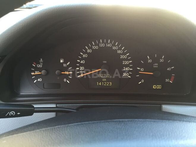 Mercedes E 220 2000, 141,000 km - 2.2 l - Bakı