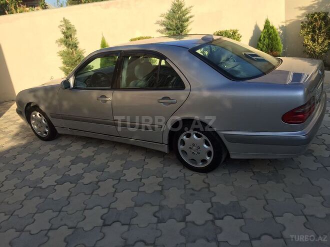 Mercedes E 220 2000, 141,000 km - 2.2 l - Bakı