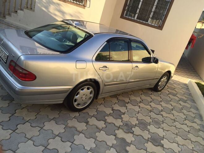 Mercedes E 220 2000, 141,000 km - 2.2 l - Bakı