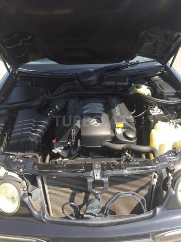 Mercedes E 240 2000, 177,000 km - 2.4 l - Gəncə
