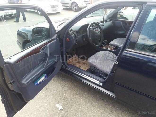 Mercedes E 320 1999, 300,000 km - 3.2 l - Bakı