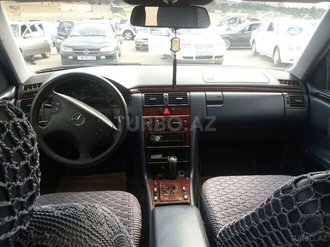 Mercedes E 320 1999, 300,000 km - 3.2 l - Bakı