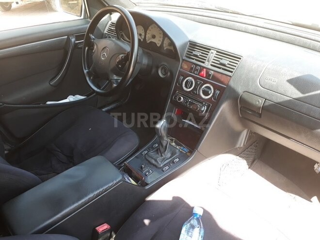 Mercedes C 220 1999, 33,000 km - 2.2 l - Bakı