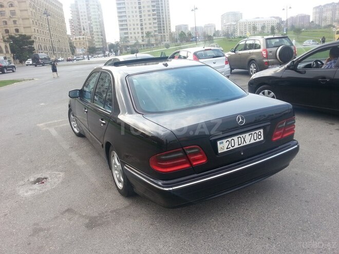 Mercedes E 270 2002, 215,000 km - 2.7 l - Bakı