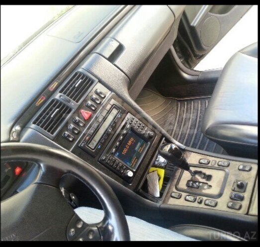 Mercedes E 270 2002, 215,000 km - 2.7 l - Bakı