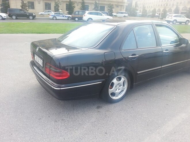 Mercedes E 270 2002, 215,000 km - 2.7 l - Bakı