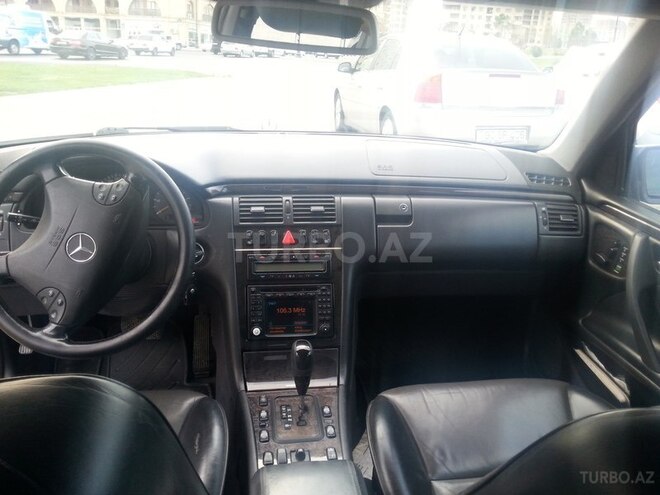 Mercedes E 270 2002, 215,000 km - 2.7 l - Bakı
