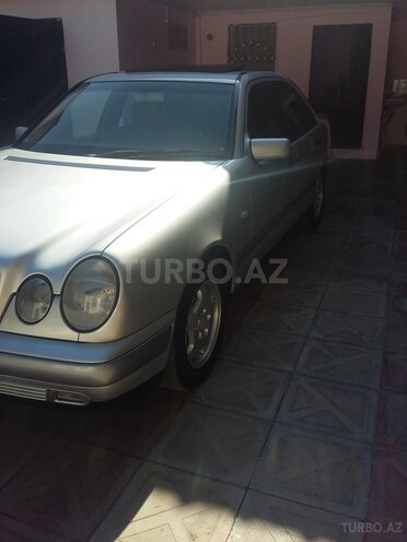 Mercedes E 240 1999, 267,000 km - 0.2 l - Bakı