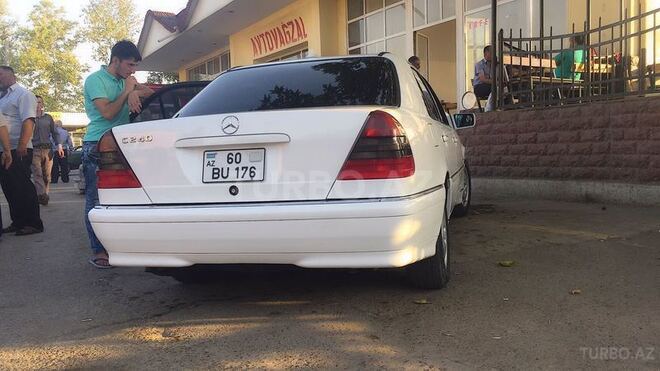 Mercedes C 240 2000, 119,000 km - 2.4 l - Bakı