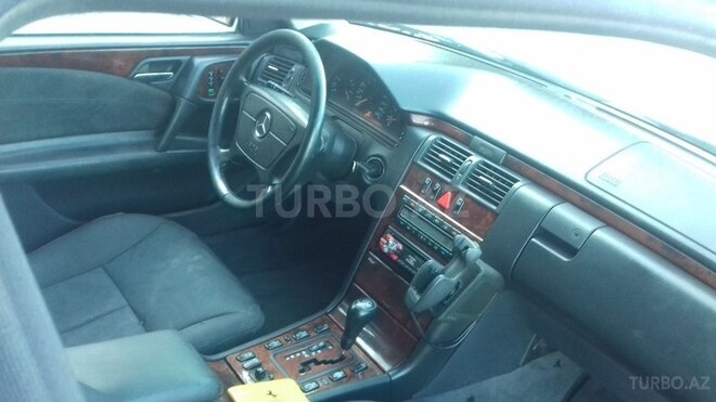 Mercedes E 240 1999, 250,000 km - 2.4 l - Sumqayıt