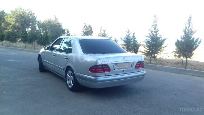 Mercedes E 240 1999, 250,000 km - 2.4 l - Sumqayıt