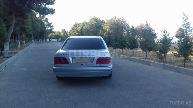 Mercedes E 240 1999, 250,000 km - 2.4 l - Sumqayıt